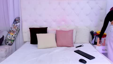 valeria111111 online show from September 24, 2025, 12:08 pm
