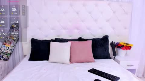 valeria111111 online show from October 1, 2025, 12:11 pm