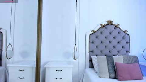   online show from December 18, 2024, 11:45 am