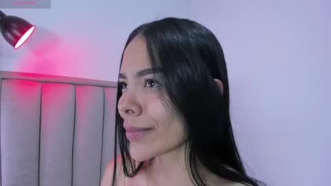 Cris  online show from April 19, 2026, 1:32 pm