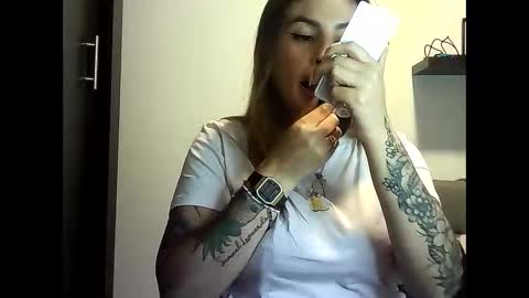 Snapshot of valery__rouse_ chatting on May 20, 2026, 9:43 pm Valery online show from May 20, 2026, 9:43 pm