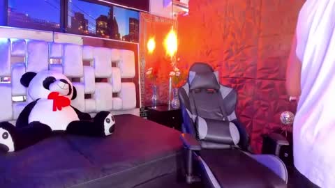 valery_and_dani online show from January 31, 2025, 11:45 pm