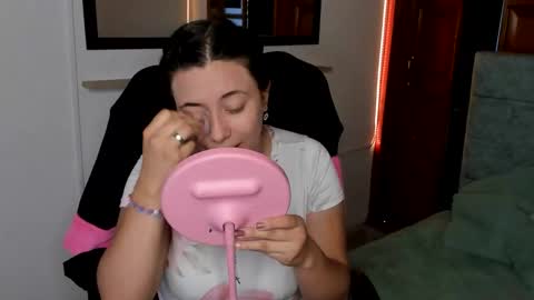 valery_bonneth online show from February 4, 2026, 12:11 pm