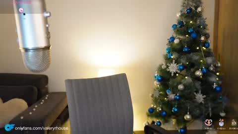 Snapshot of valeryrhouse_ chatting on December 21, 2024, 1:47 am All my links here online show from December 21, 2024, 1:47 am