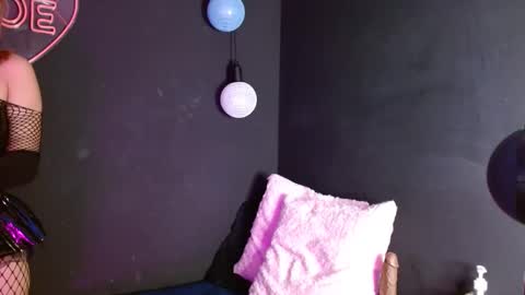 zoe online show from October 3, 2025, 1:52 pm