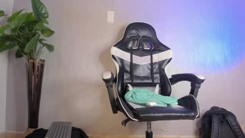 Snapshot of valetino_stonee chatting on May 24, 2026, 9:58 am Valentino online show from May 24, 2026, 9:58 am