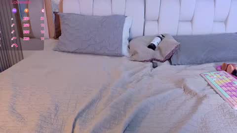 Valkiria moore  online show from September 17, 2025, 9:05 pm