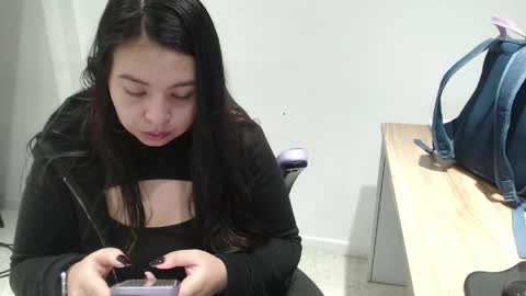 Snapshot of vall_09 chatting on June 9, 2026, 11:55 am Vall online show from June 9, 2026, 11:55 am