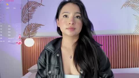 valleriie_ online show from April 14, 2026, 5:19 pm