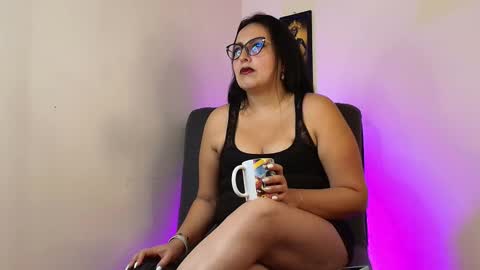 Vallery16 online show from November 19, 2025, 10:37 am