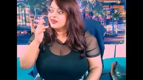 Snapshot of valleyval chatting on January 17, 2025, 6:36 am indianvalvet priya is back online show from January 17, 2025, 6:36 am