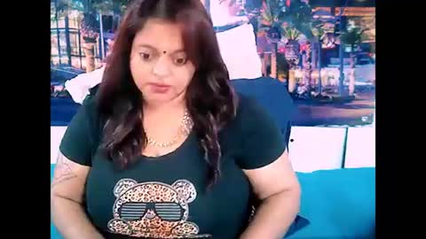 Snapshot of valleyval chatting on February 12, 2025, 6:40 am indianvalvet priya is back online show from February 12, 2025, 6:40 am