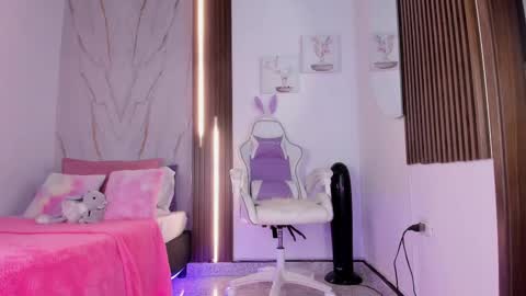 Vallolet Peach  online show from October 7, 2025, 11:29 am