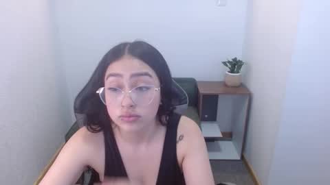 vallolett__ online show from November 27, 2025, 4:20 pm