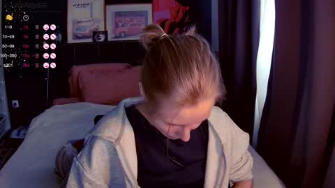 Snapshot of valorant_girl chatting on May 27, 2026, 1:41 pm Little Devil online show from May 27, 2026, 1:41 pm