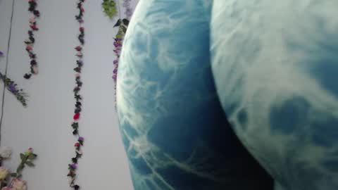 valquiria_sirgun online show from February 2, 2025, 5:04 pm