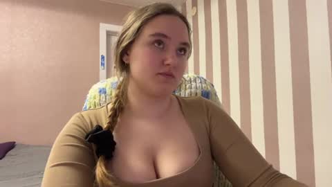 Lily online show from June 17, 2026, 9:16 pm