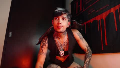 david guzman i model independenthelp me with a thumbs up online show from January 28, 2025, 12:36 am