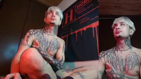 david guzman i model independenthelp me with a thumbs up online show from February 26, 2025, 4:03 am