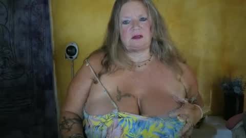 Snapshot of vampwoman chatting on June 14, 2026, 8:16 am vampwoman online show from June 14, 2026, 8:16 am