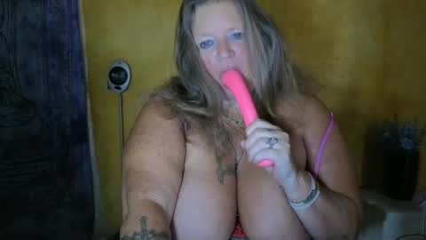 Snapshot of vampwoman chatting on June 20, 2026, 6:27 am vampwoman online show from June 20, 2026, 6:27 am