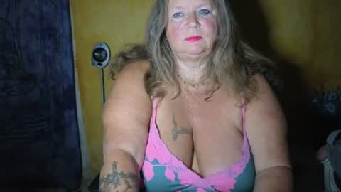 Snapshot of vampwoman chatting on June 30, 2026, 4:57 am vampwoman online show from June 30, 2026, 4:57 am