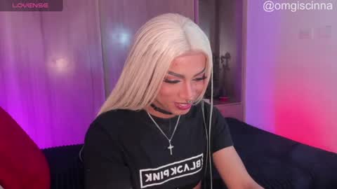 Snapshot of vampy__cinna chatting on June 10, 2026, 9:57 pm Cinnamon online show from June 10, 2026, 9:57 pm