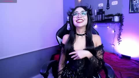 Snapshot of vampy_dolll chatting on April 17, 2026, 12:13 am vampy_dolll online show from April 17, 2026, 12:13 am