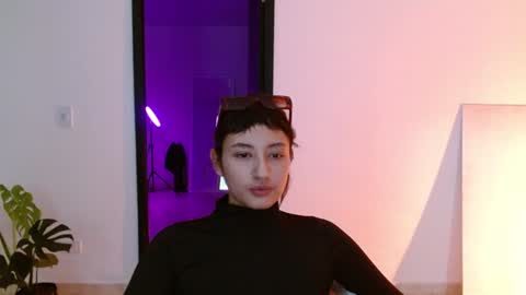 Snapshot of vandalovee chatting on January 9, 2025, 5:44 am Babi Alu online show from January 9, 2025, 5:44 am