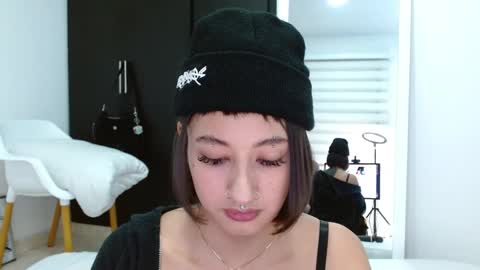 Snapshot of vandalovee chatting on February 16, 2025, 6:43 am Babi Alu online show from February 16, 2025, 6:43 am