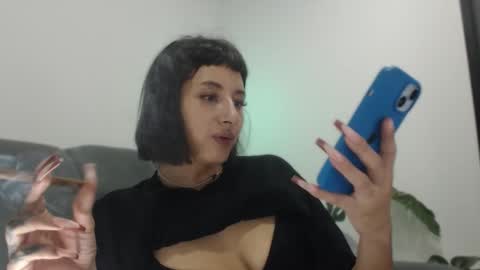 Snapshot of vandalovee chatting on February 22, 2025, 1:44 am Babi Alu online show from February 22, 2025, 1:44 am