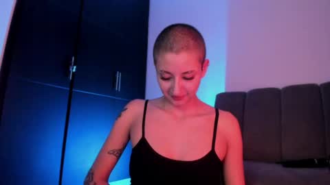 Snapshot of vandalovee chatting on June 3, 2026, 2:25 am Babi Alu online show from June 3, 2026, 2:25 am