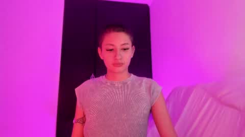 Snapshot of vandalovee chatting on June 19, 2026, 5:12 am Babi Alu online show from June 19, 2026, 5:12 am