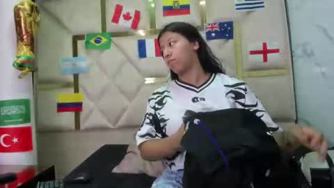 Snapshot of vanelin18 chatting on July 3, 2026, 12:00 pm Vane online show from July 3, 2026, 12:00 pm