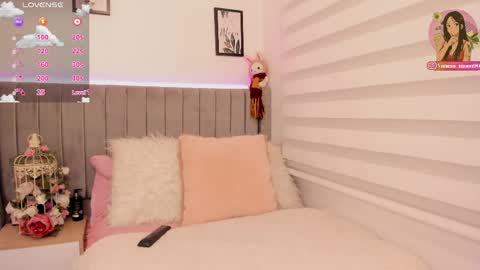Snapshot of vanesa_moon_ chatting on April 23, 2026, 11:51 pm vanesa_moon_ online show from April 23, 2026, 11:51 pm