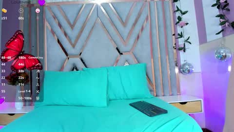 vanesaa_mejia online show from December 5, 2025, 4:32 am