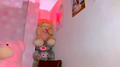 vanessa online show from December 2, 2024, 4:53 am