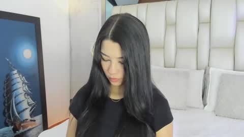 vanessaduval online show from November 15, 2025, 4:10 am