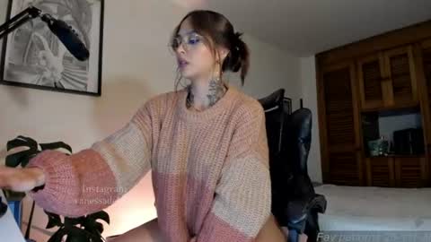 Snapshot of vanessart_ chatting on June 15, 2026, 1:52 am Vanessa online show from June 15, 2026, 1:52 am