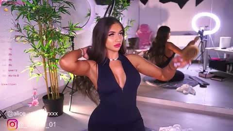 Vanessa Simon online show from February 11, 2025, 7:02 am