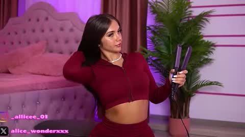 Vanessa Simon online show from October 29, 2025, 6:04 am