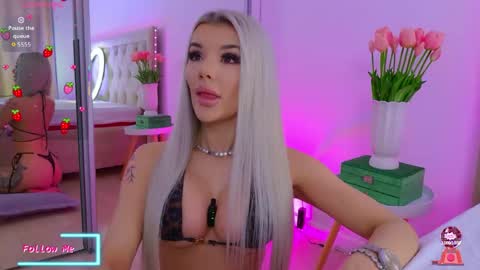 Snapshot of vanessavanne chatting on May 6, 2026, 2:33 pm Vanessa online show from May 6, 2026, 2:33 pm