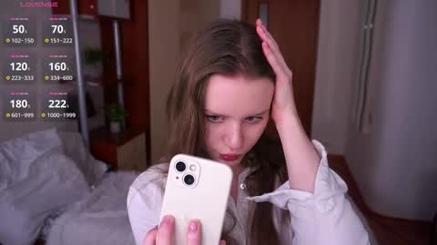 Luna online show from February 5, 2026, 6:12 pm