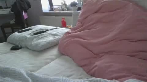 vanhelll online show from February 19, 2025, 7:17 am