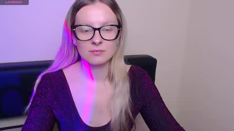 Mia online show from October 15, 2025, 7:41 am