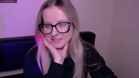 Mia online show from October 21, 2025, 6:47 am