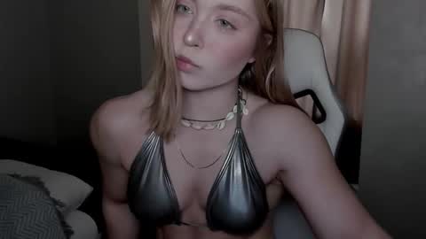 Snapshot of vanillalivitski chatting on September 15, 2025, 11:10 am Vanilla online show from September 15, 2025, 11:10 am