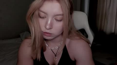 Snapshot of vanillalivitski chatting on September 24, 2025, 11:02 am Vanilla online show from September 24, 2025, 11:02 am