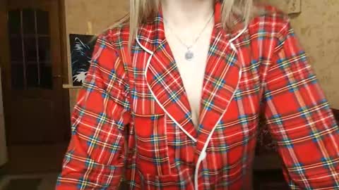 VanillaMuffin online show from February 19, 2025, 7:06 am