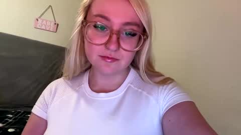 vanillapuddingpie online show from January 7, 2025, 11:45 pm